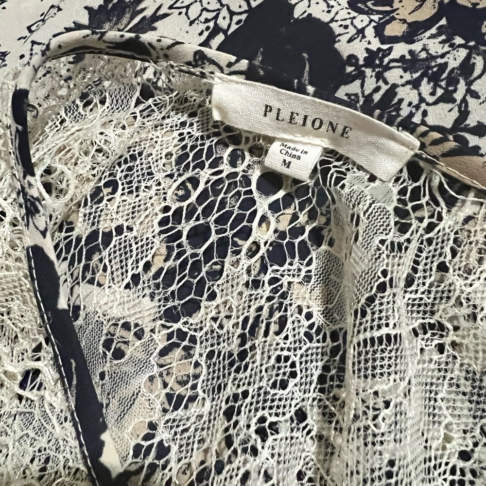 Pleione Medium Blue Cream Lace Floral Long Sleeve Draped Silhouette Blouse - Picture 8 of 9